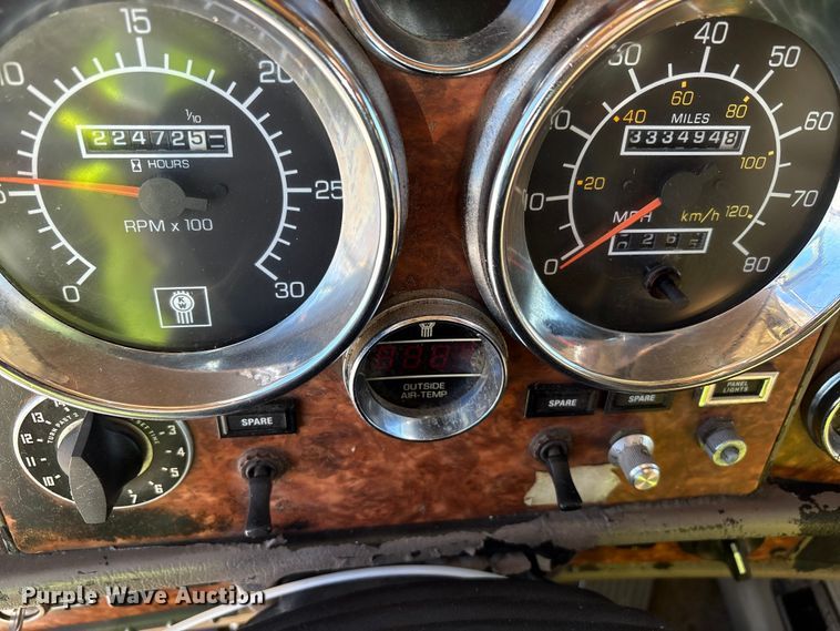 image for item YA1494 2004 Kenworth W900 semi truck