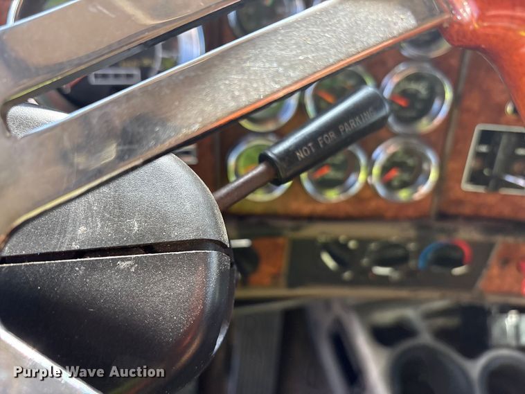 image for item YA1494 2004 Kenworth W900 semi truck