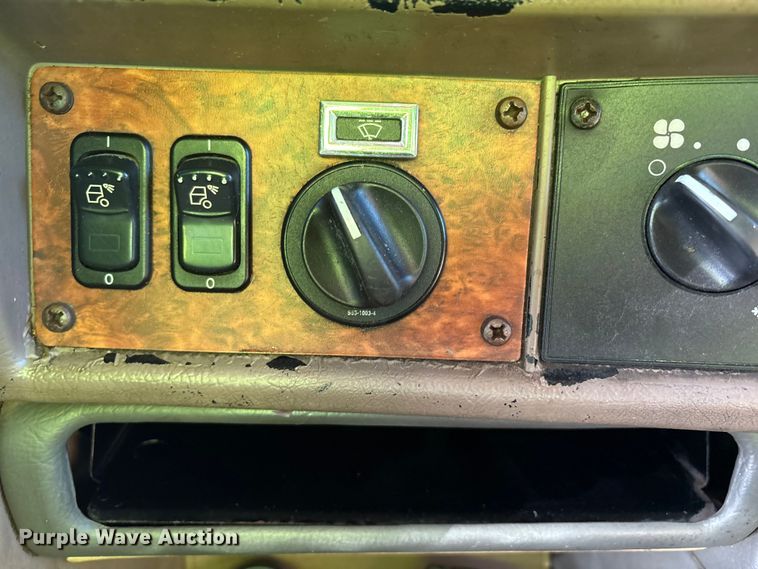 image for item YA1494 2004 Kenworth W900 semi truck