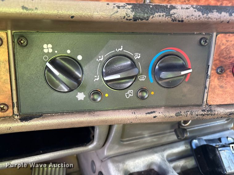 image for item YA1494 2004 Kenworth W900 semi truck