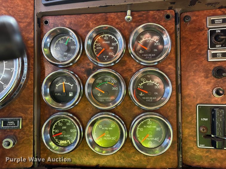 image for item YA1494 2004 Kenworth W900 semi truck