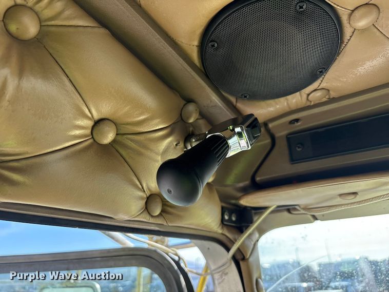 image for item YA1494 2004 Kenworth W900 semi truck