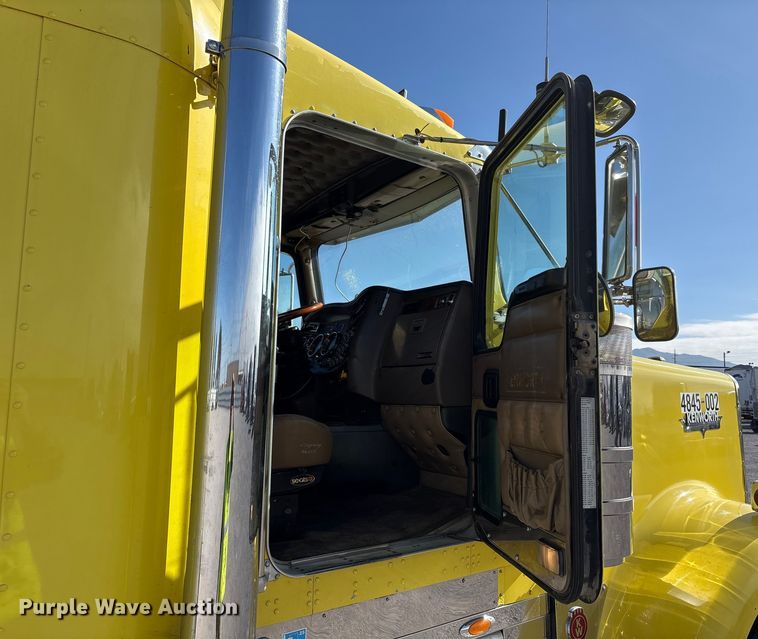 image for item YA1494 2004 Kenworth W900 semi truck