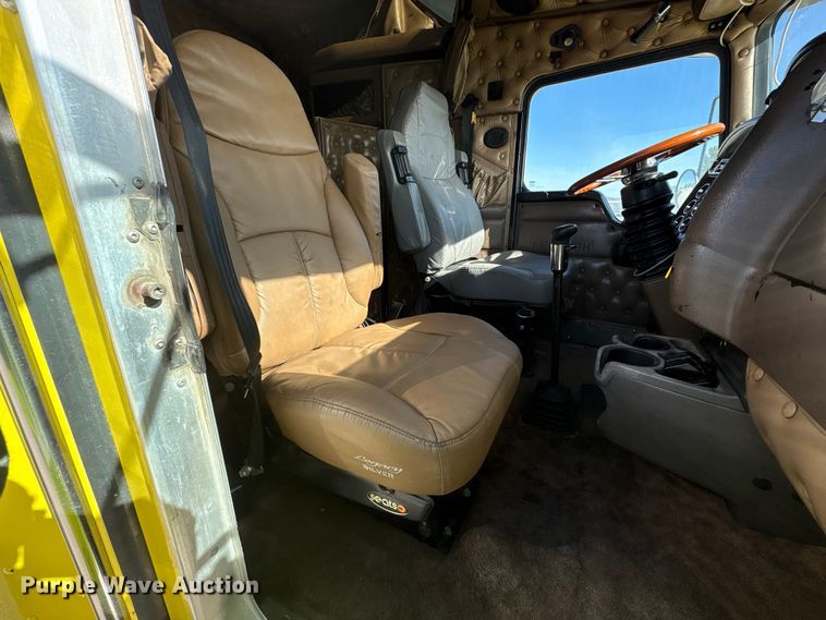 image for item YA1494 2004 Kenworth W900 semi truck