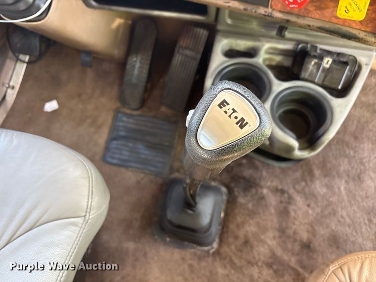 image for item YA1494 2004 Kenworth W900 semi truck