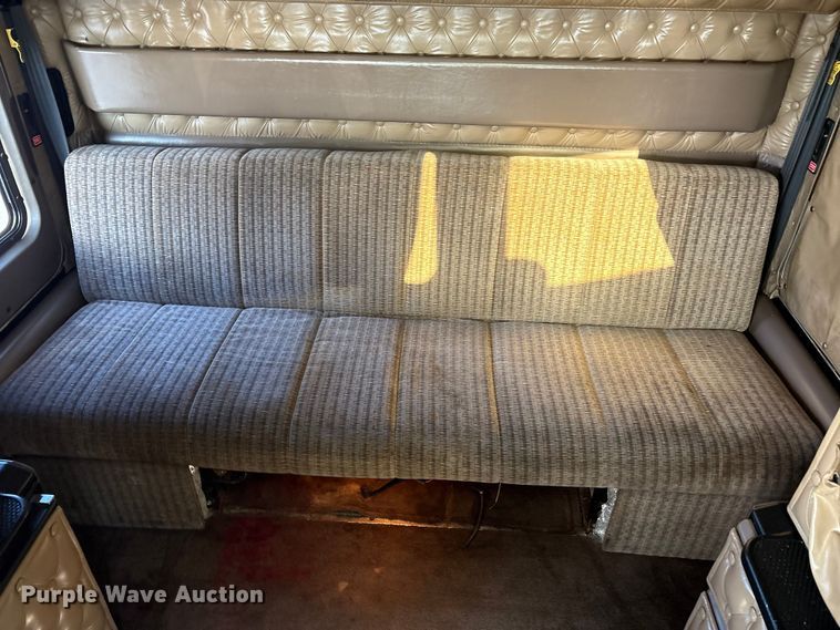 image for item YA1494 2004 Kenworth W900 semi truck