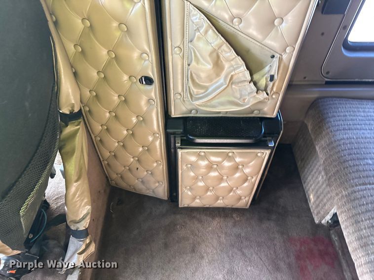 image for item YA1494 2004 Kenworth W900 semi truck