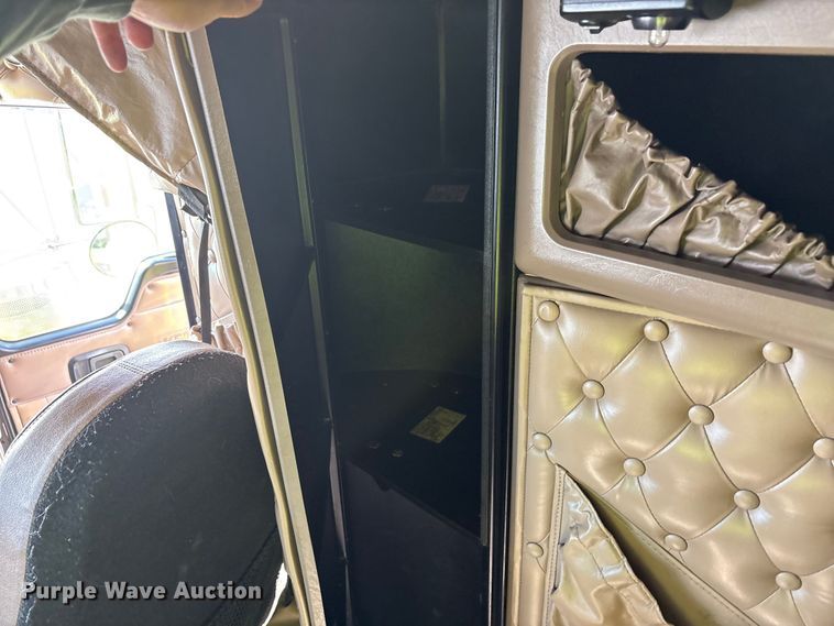 image for item YA1494 2004 Kenworth W900 semi truck