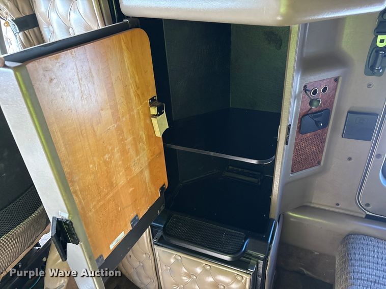 image for item YA1494 2004 Kenworth W900 semi truck