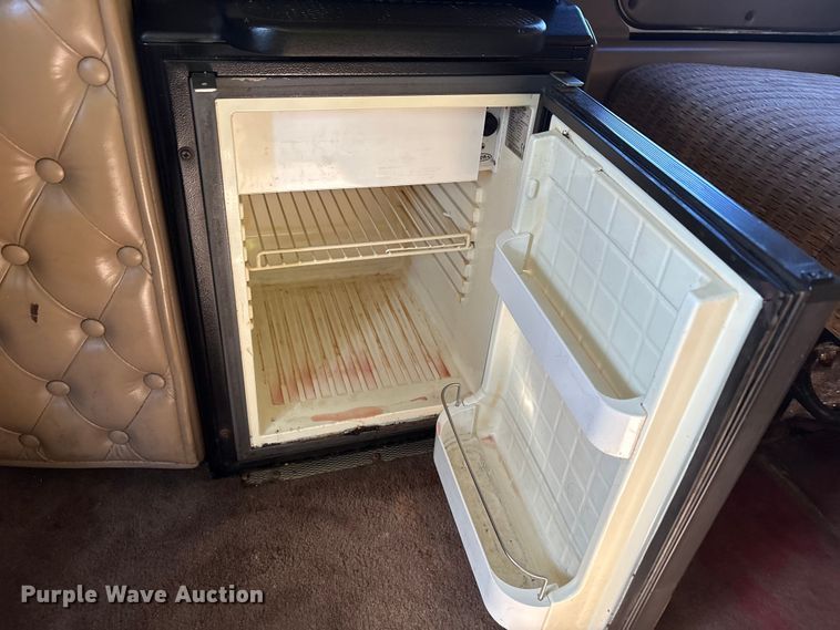 image for item YA1494 2004 Kenworth W900 semi truck