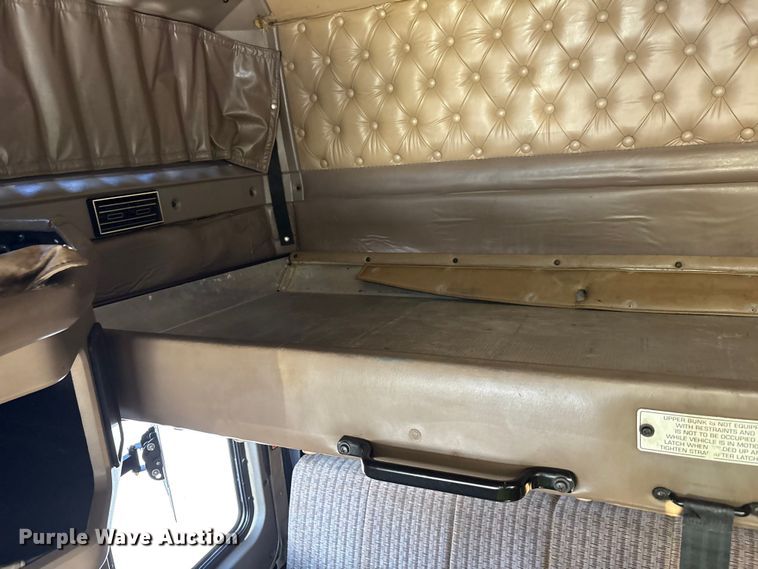 image for item YA1494 2004 Kenworth W900 semi truck