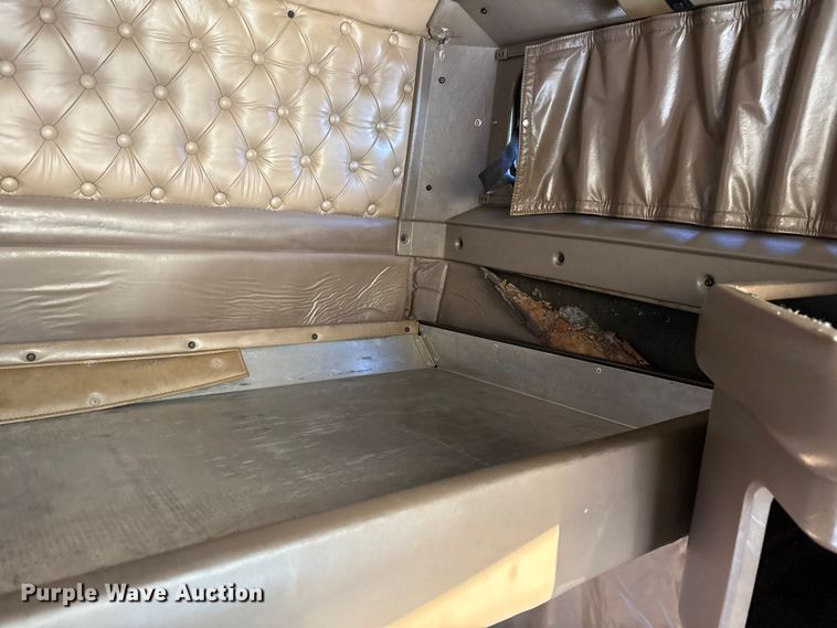 image for item YA1494 2004 Kenworth W900 semi truck