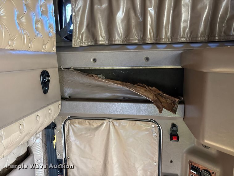 image for item YA1494 2004 Kenworth W900 semi truck