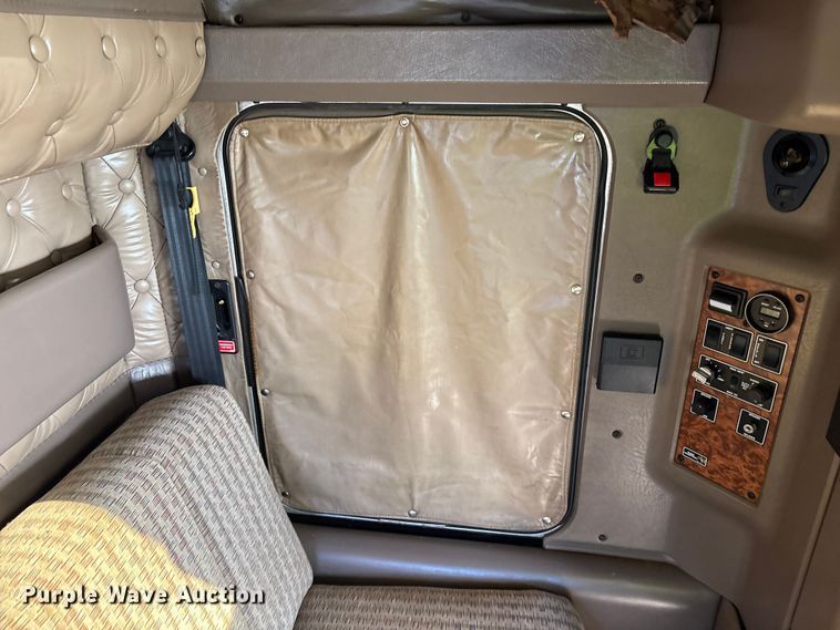 image for item YA1494 2004 Kenworth W900 semi truck