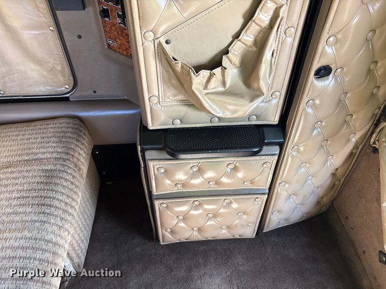 image for item YA1494 2004 Kenworth W900 semi truck