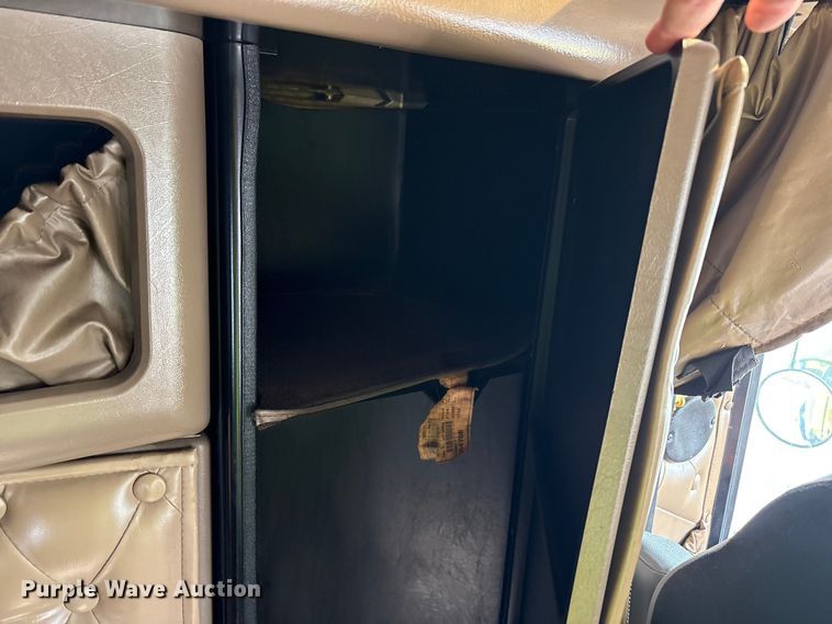 image for item YA1494 2004 Kenworth W900 semi truck