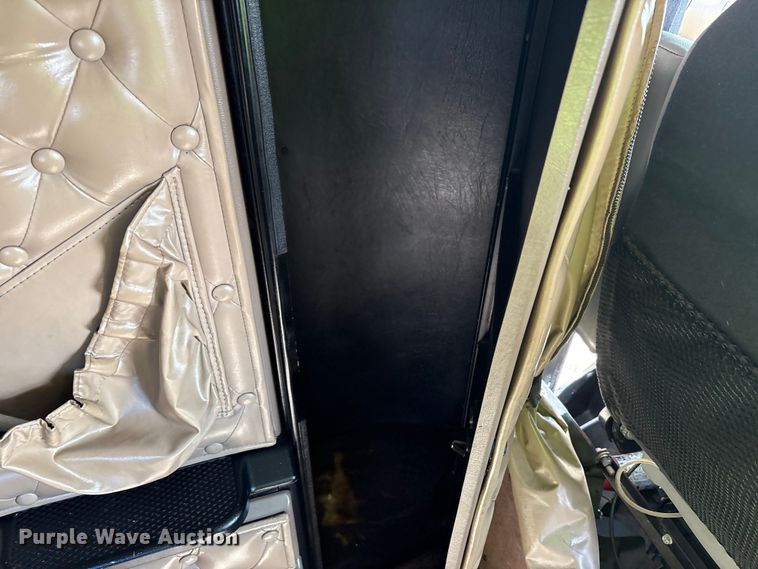 image for item YA1494 2004 Kenworth W900 semi truck