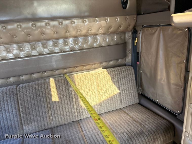 image for item YA1494 2004 Kenworth W900 semi truck