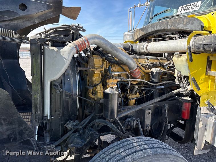 image for item YA1494 2004 Kenworth W900 semi truck