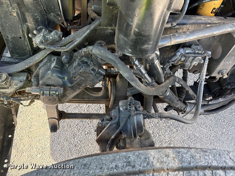 image for item YA1494 2004 Kenworth W900 semi truck