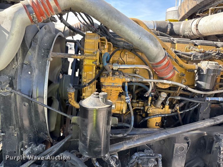 image for item YA1494 2004 Kenworth W900 semi truck