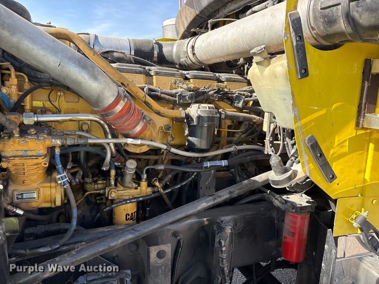 image for item YA1494 2004 Kenworth W900 semi truck