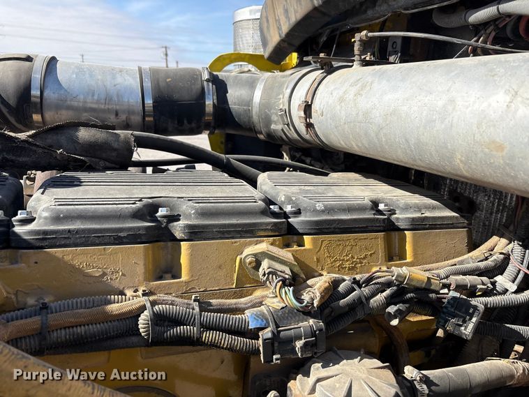 image for item YA1494 2004 Kenworth W900 semi truck