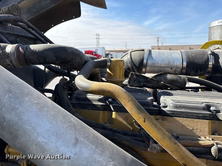 image for item YA1494 2004 Kenworth W900 semi truck