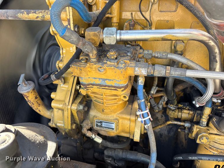 image for item YA1494 2004 Kenworth W900 semi truck