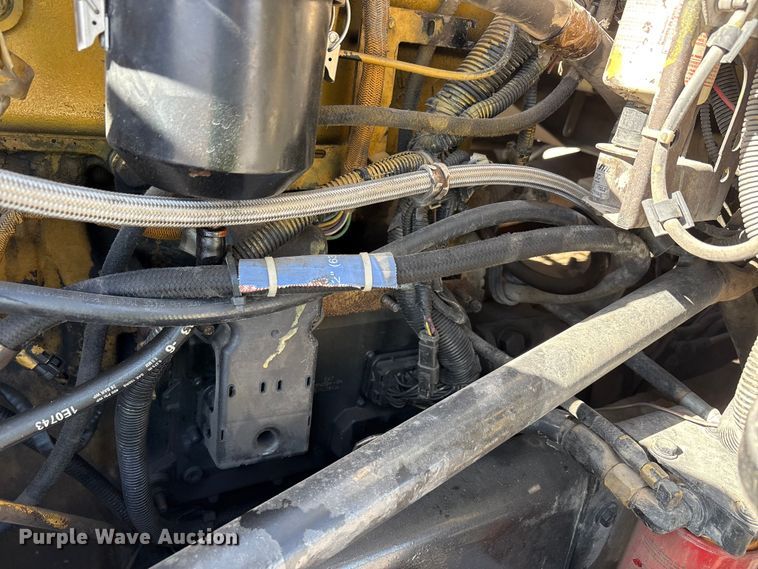 image for item YA1494 2004 Kenworth W900 semi truck