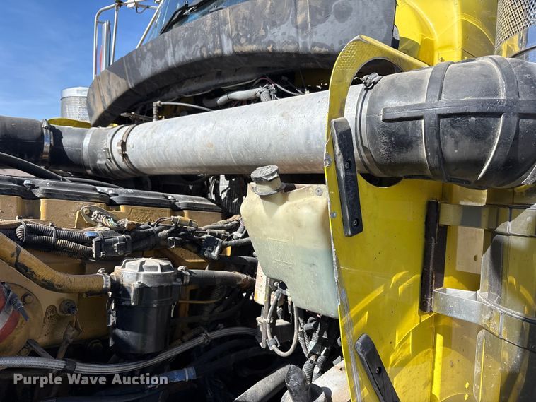 image for item YA1494 2004 Kenworth W900 semi truck