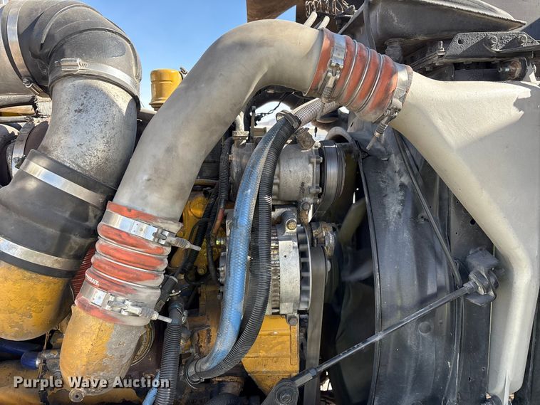 image for item YA1494 2004 Kenworth W900 semi truck