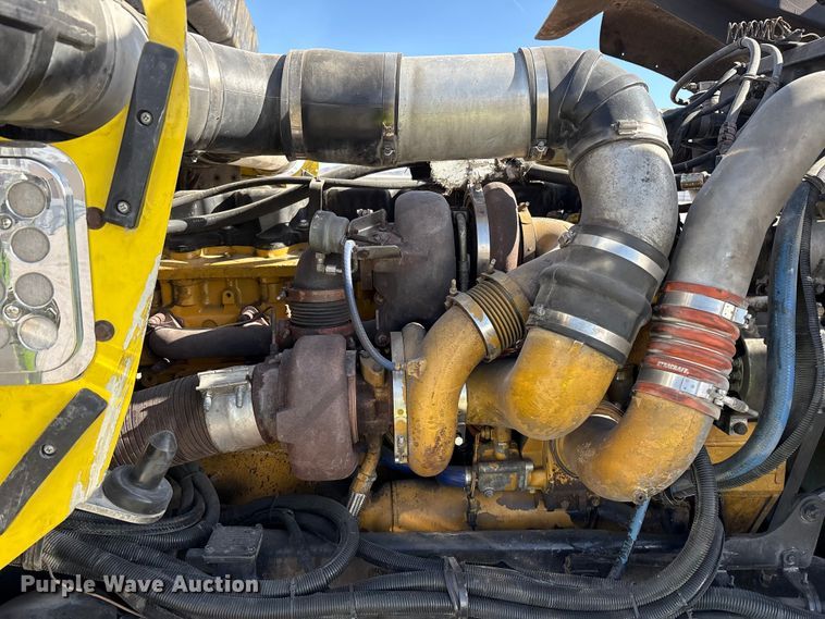 image for item YA1494 2004 Kenworth W900 semi truck