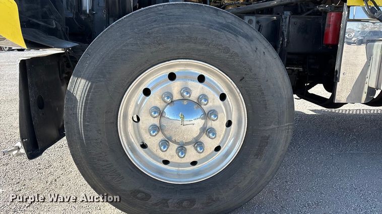 image for item YA1494 2004 Kenworth W900 semi truck