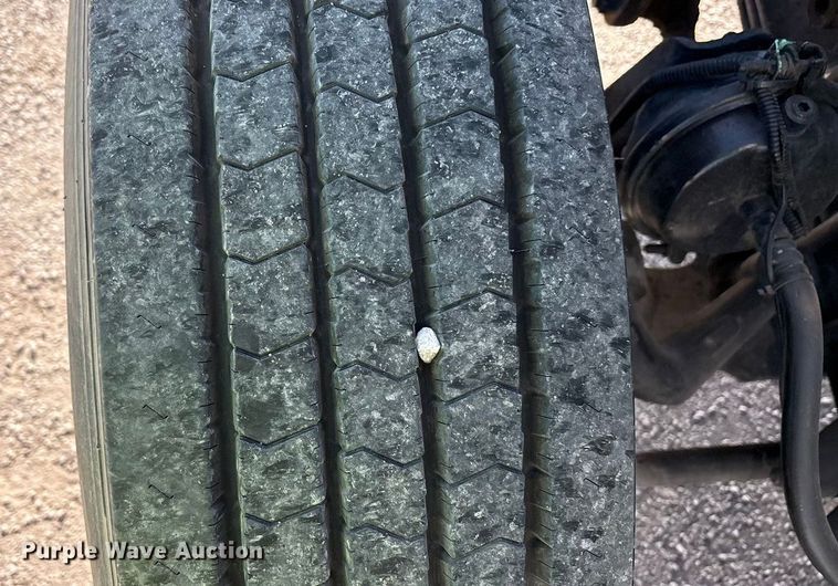 image for item YA1494 2004 Kenworth W900 semi truck