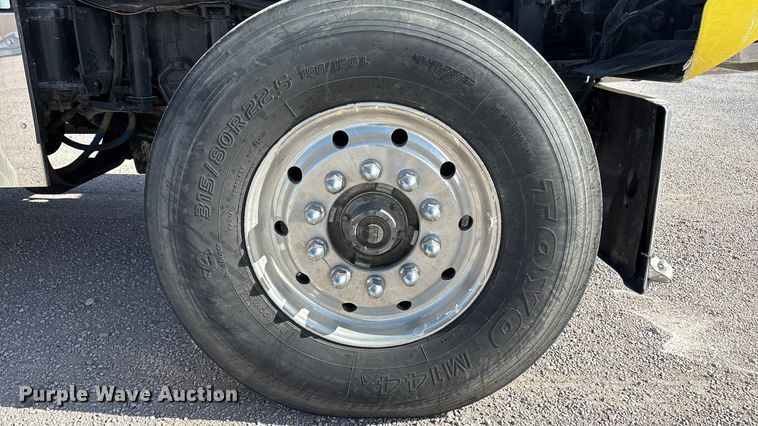 image for item YA1494 2004 Kenworth W900 semi truck