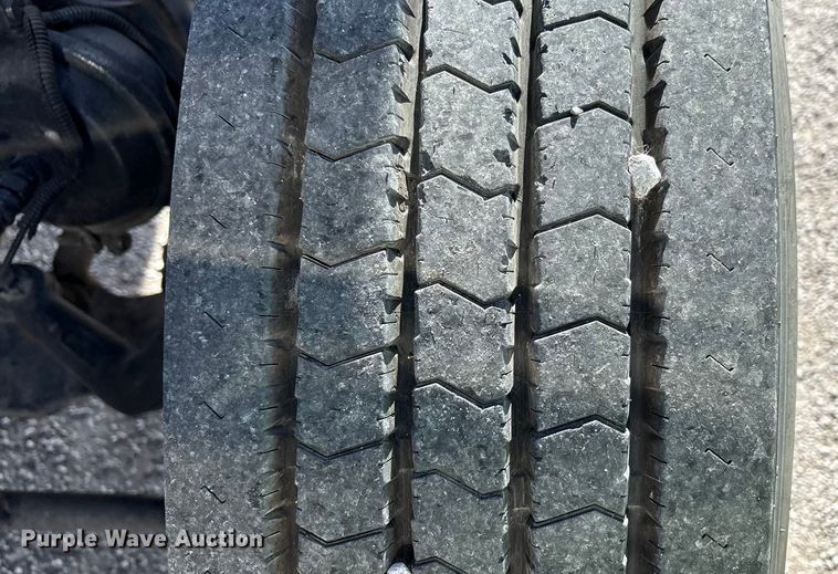 image for item YA1494 2004 Kenworth W900 semi truck