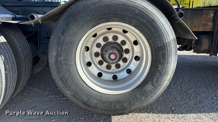 image for item YA1494 2004 Kenworth W900 semi truck