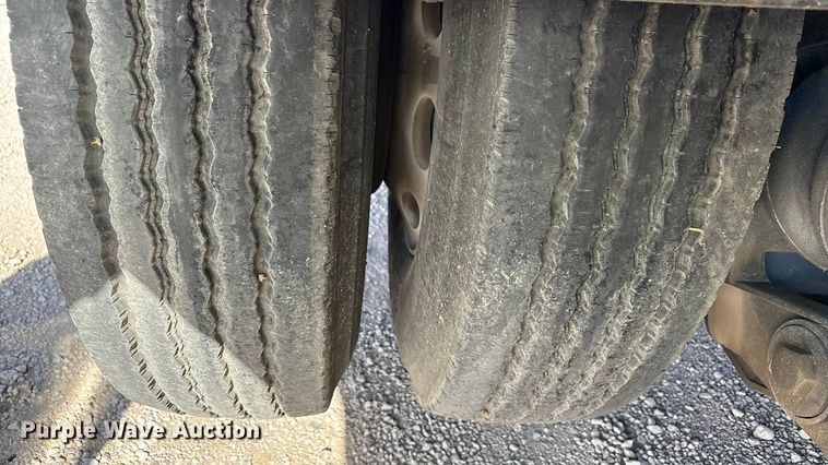 image for item YA1494 2004 Kenworth W900 semi truck