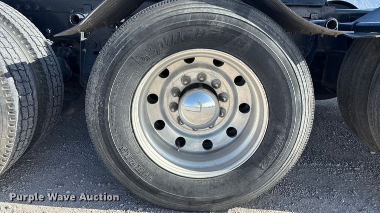 image for item YA1494 2004 Kenworth W900 semi truck