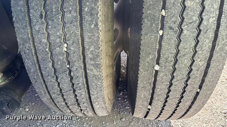 image for item YA1494 2004 Kenworth W900 semi truck