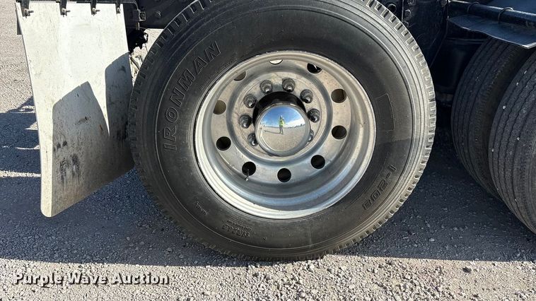 image for item YA1494 2004 Kenworth W900 semi truck