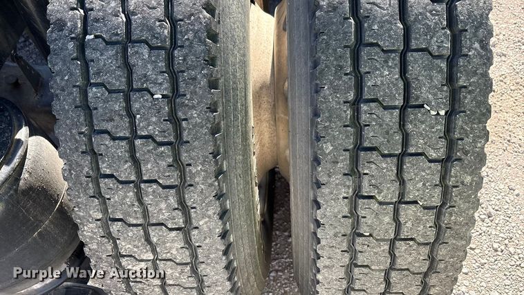 image for item YA1494 2004 Kenworth W900 semi truck