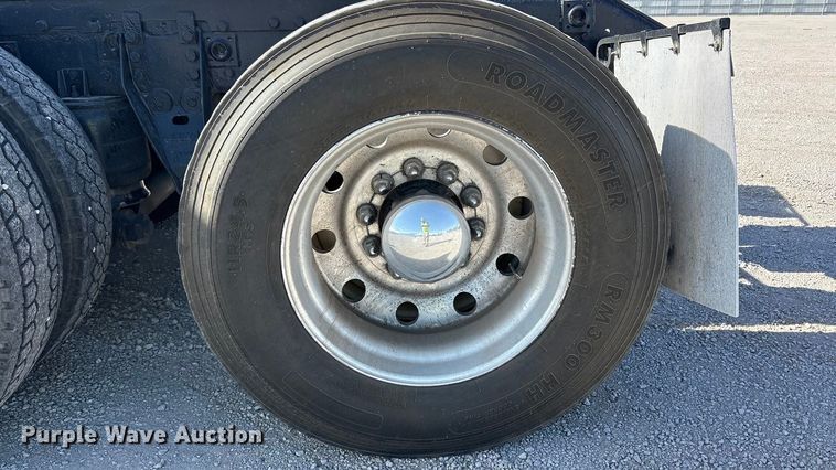 image for item YA1494 2004 Kenworth W900 semi truck