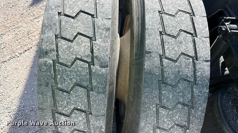 image for item YA1494 2004 Kenworth W900 semi truck