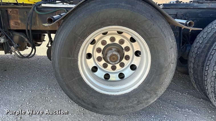 image for item YA1494 2004 Kenworth W900 semi truck