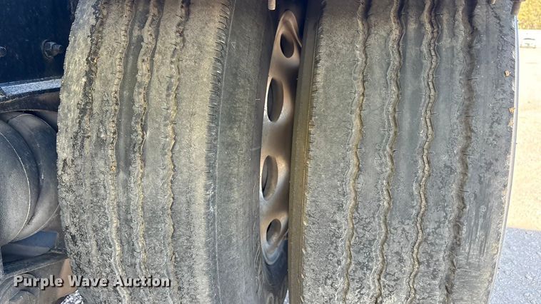 image for item YA1494 2004 Kenworth W900 semi truck