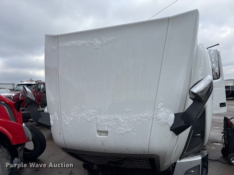 image for item YA1610 2019 Volvo VNL semi truck