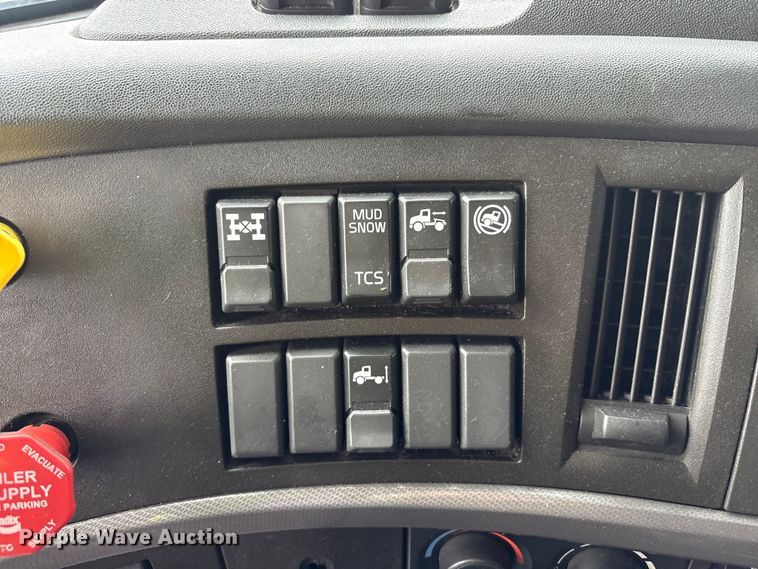 image for item YA1610 2019 Volvo VNL semi truck