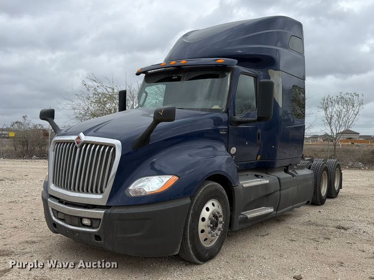 image for item YA1795 2019 International LT625 semi truck